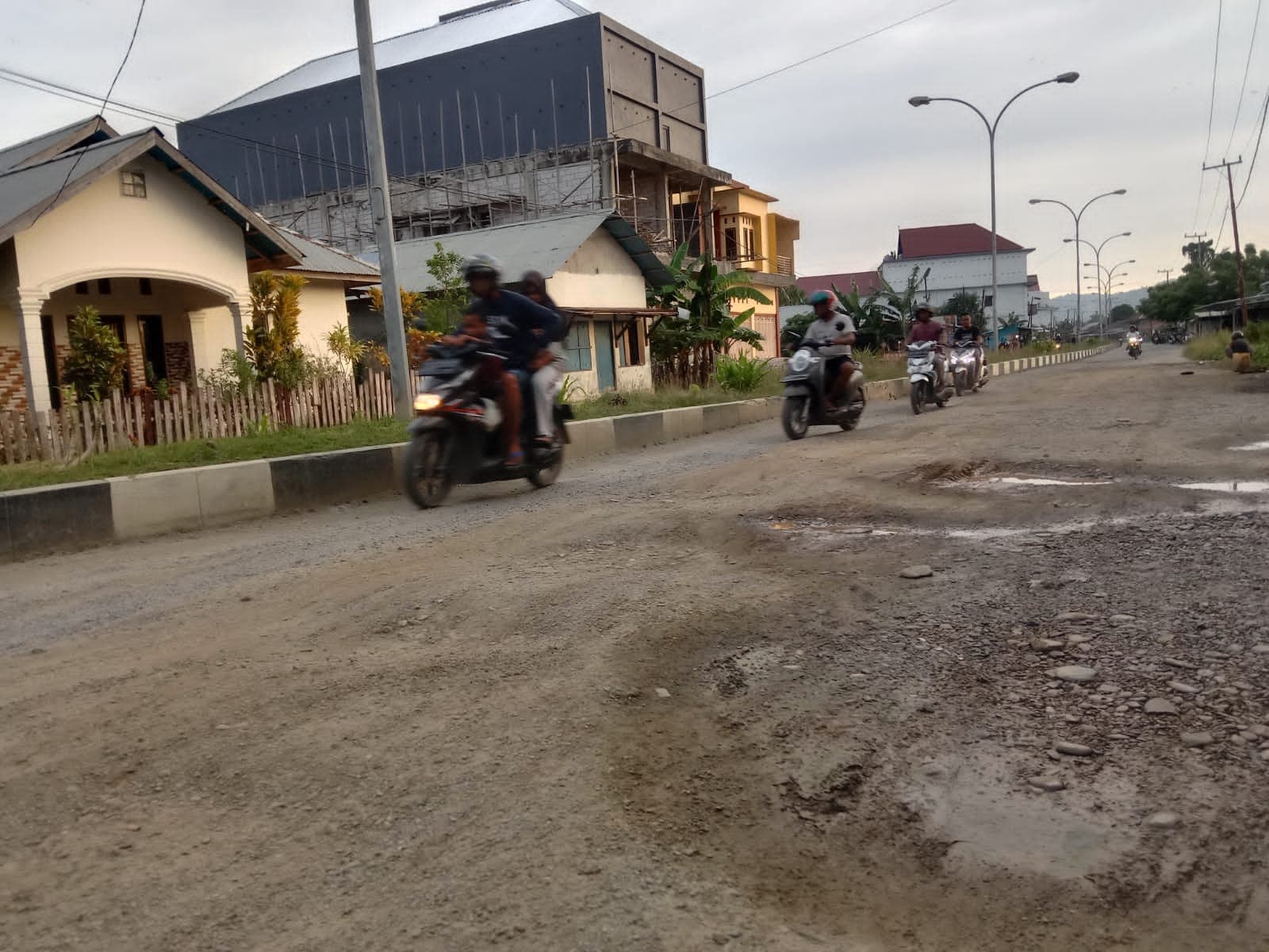 kota-sanana-koleksi-jalan-rusak