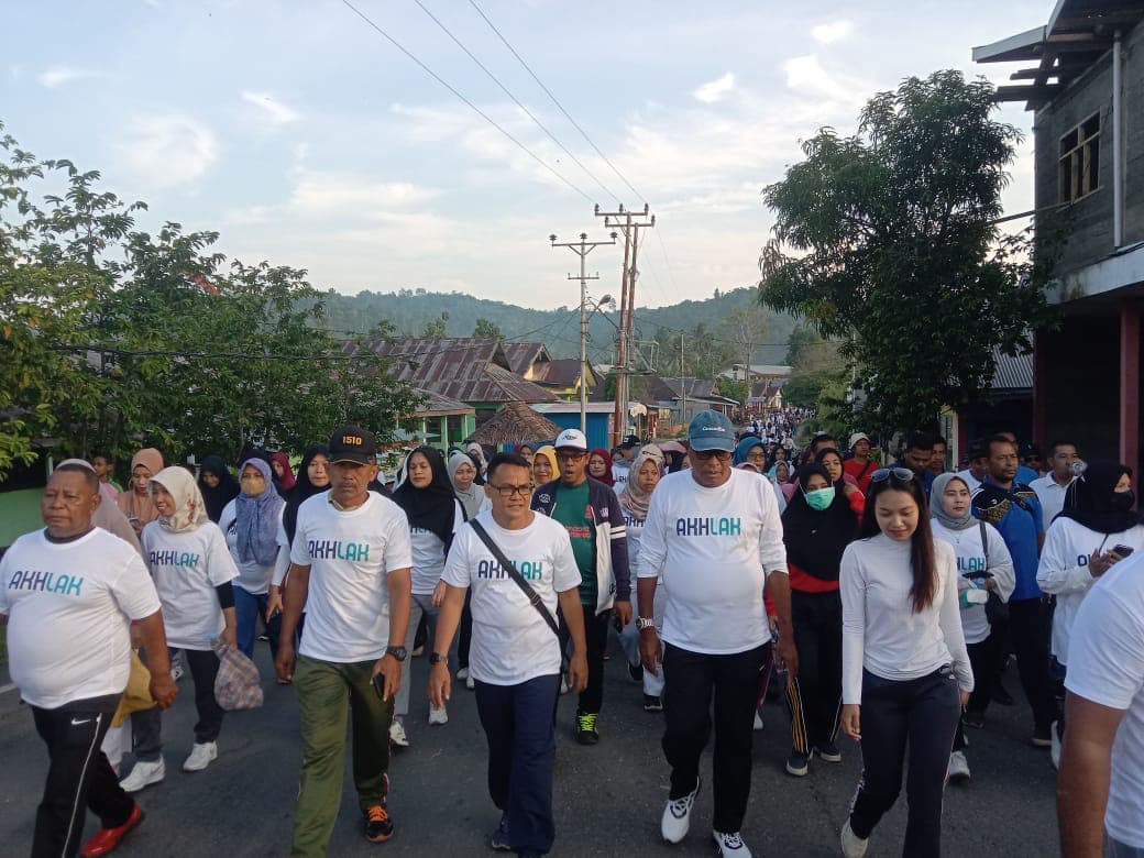rayakan-hut-bumn-ribuan-warga-antuasias-ikut-jalan-sehat