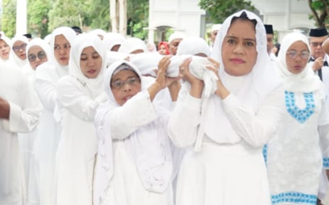 tepati-janji-bupati-sula-resmi-pancang-tiang-alif-masjid-tri-sula