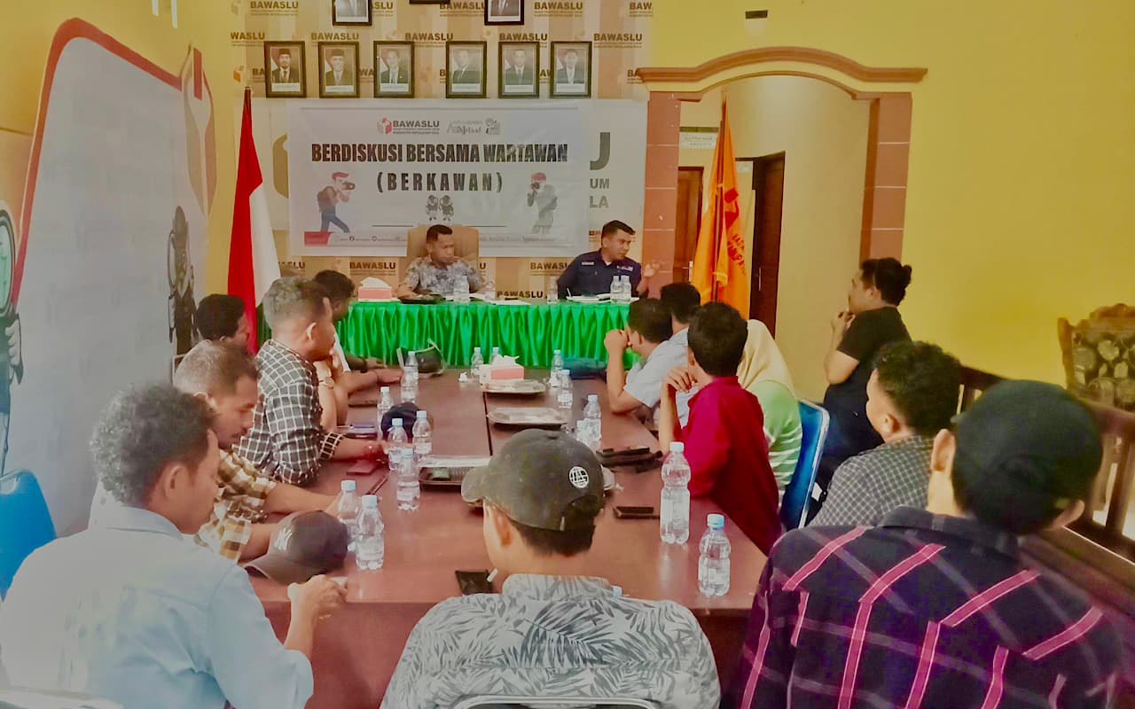 transparansi-informasi-publik-bawaslu-sula-berkawan-dengan-20-media