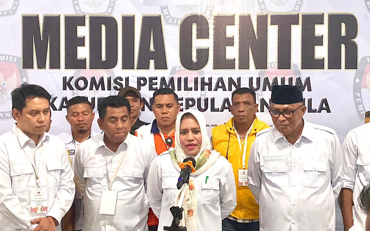 tampil-beda-di-kpu-fifian-pake-istilah-milenial-kita-bikin-romantis-aja