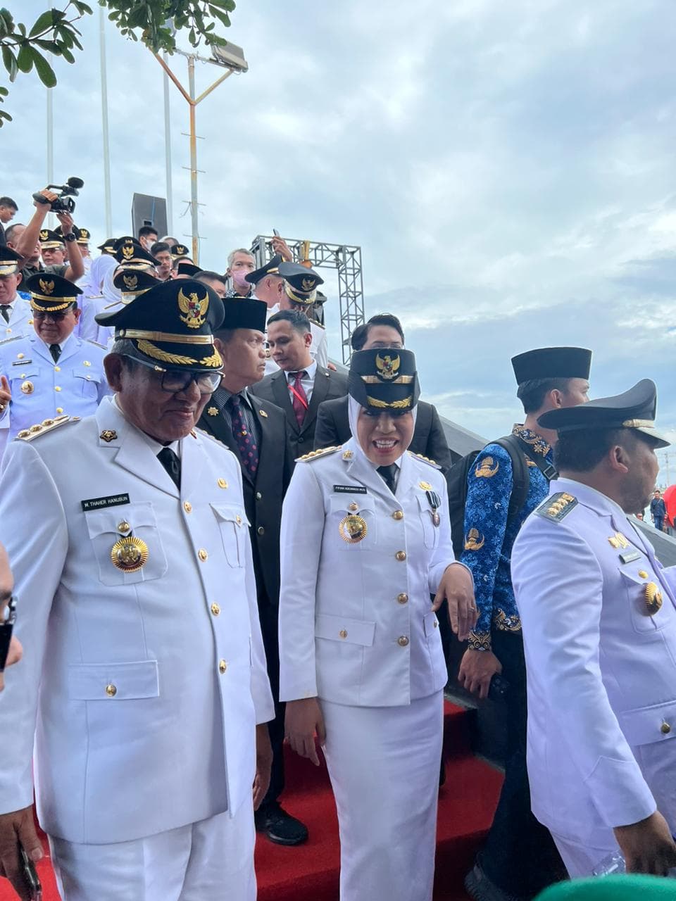 bupati-kepulauan-sula-hadiri-hut-otda-ke-27-di-makassar