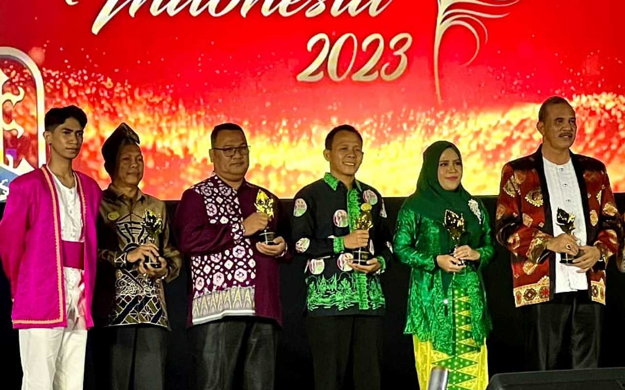 tangan-dingin-bupati-fifian-ftw-juara-1-api-award-2023